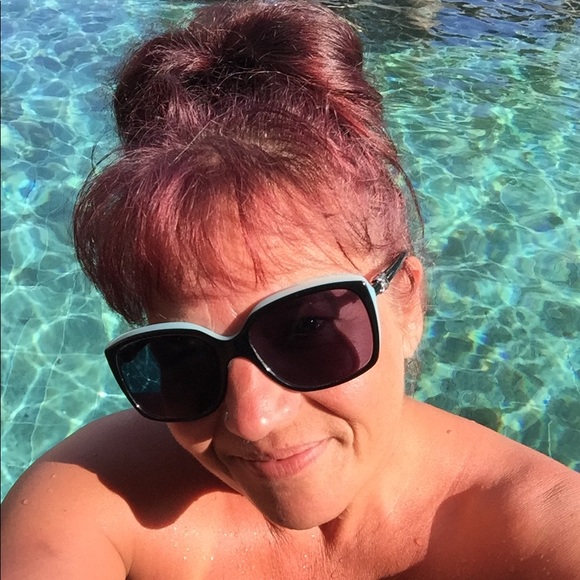 Meet your Posher, Lisa - Picture 1 of 1